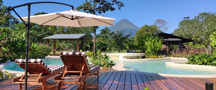 Arenal Glamping La Fortuna - Piscine terrasse vue volcan Arenal