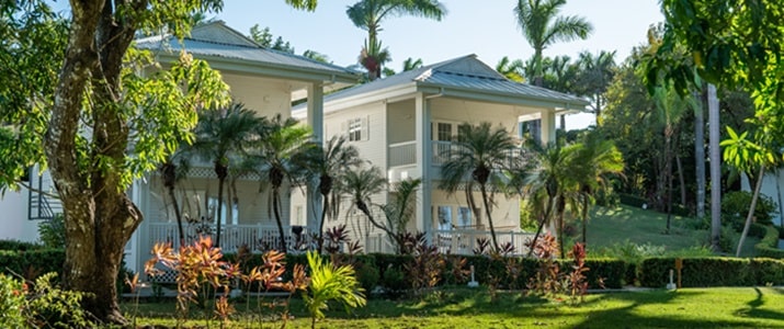 Azul Hotel&Retreat - façace avec jardin et palmiers